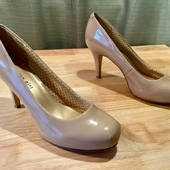 Madden Girl "Getta" Nude Heels Size 8 - Picture 3 of 10